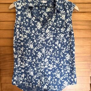 SO Blue Floral Sleeveless Button-Front Blouse – Size Medium